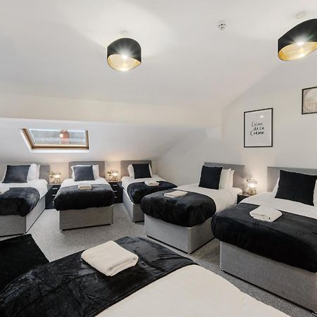 Air Host & Stay - Anfield Cosy Stays, Sleeps 14 Liverpool Bagian luar foto