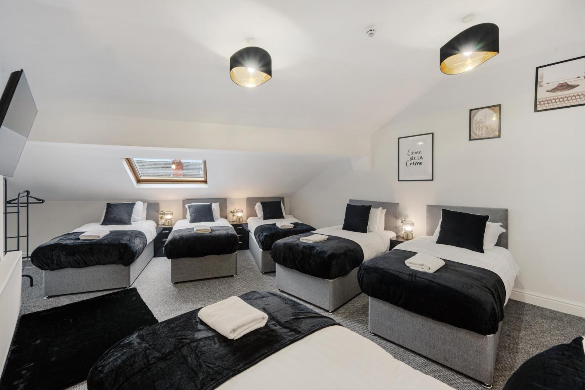 Anfield Cosy Stays - Air Host & Stay - Sleeps 14 Liverpool Bagian luar foto