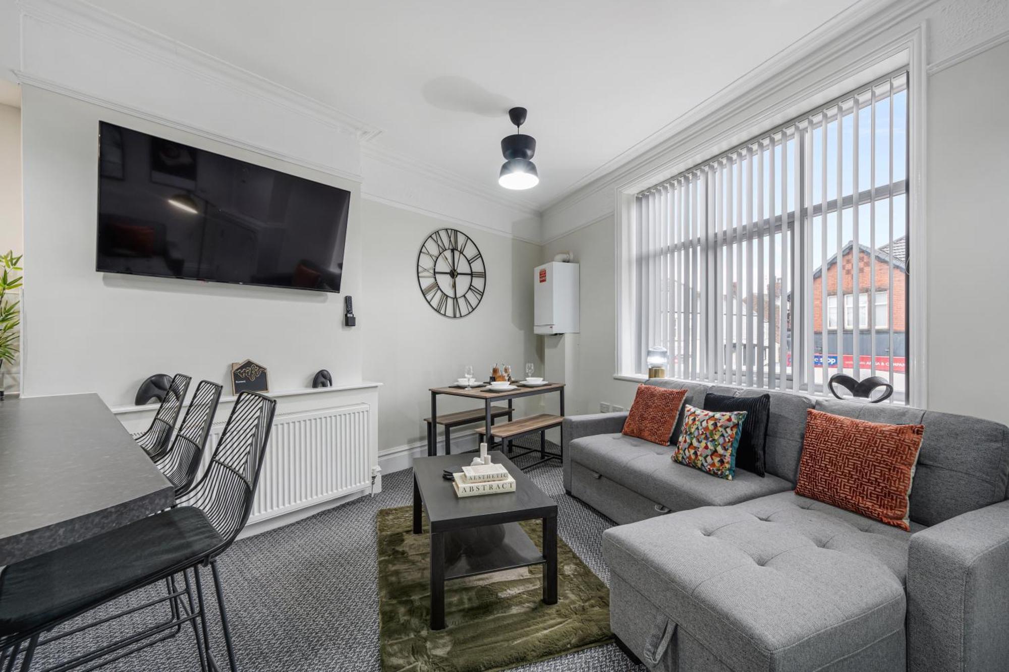 Anfield Cosy Stays - Air Host & Stay - Sleeps 14 Liverpool Bagian luar foto
