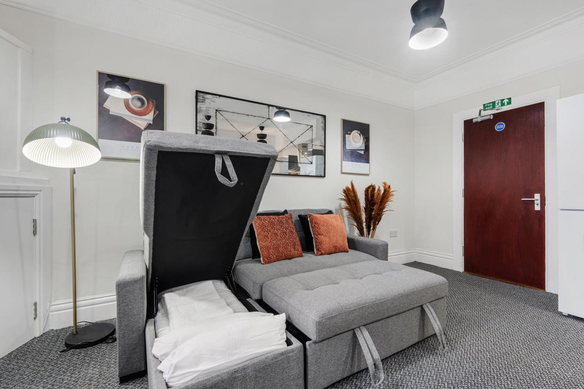 Anfield Cosy Stays - Air Host & Stay - Sleeps 14 Liverpool Bagian luar foto