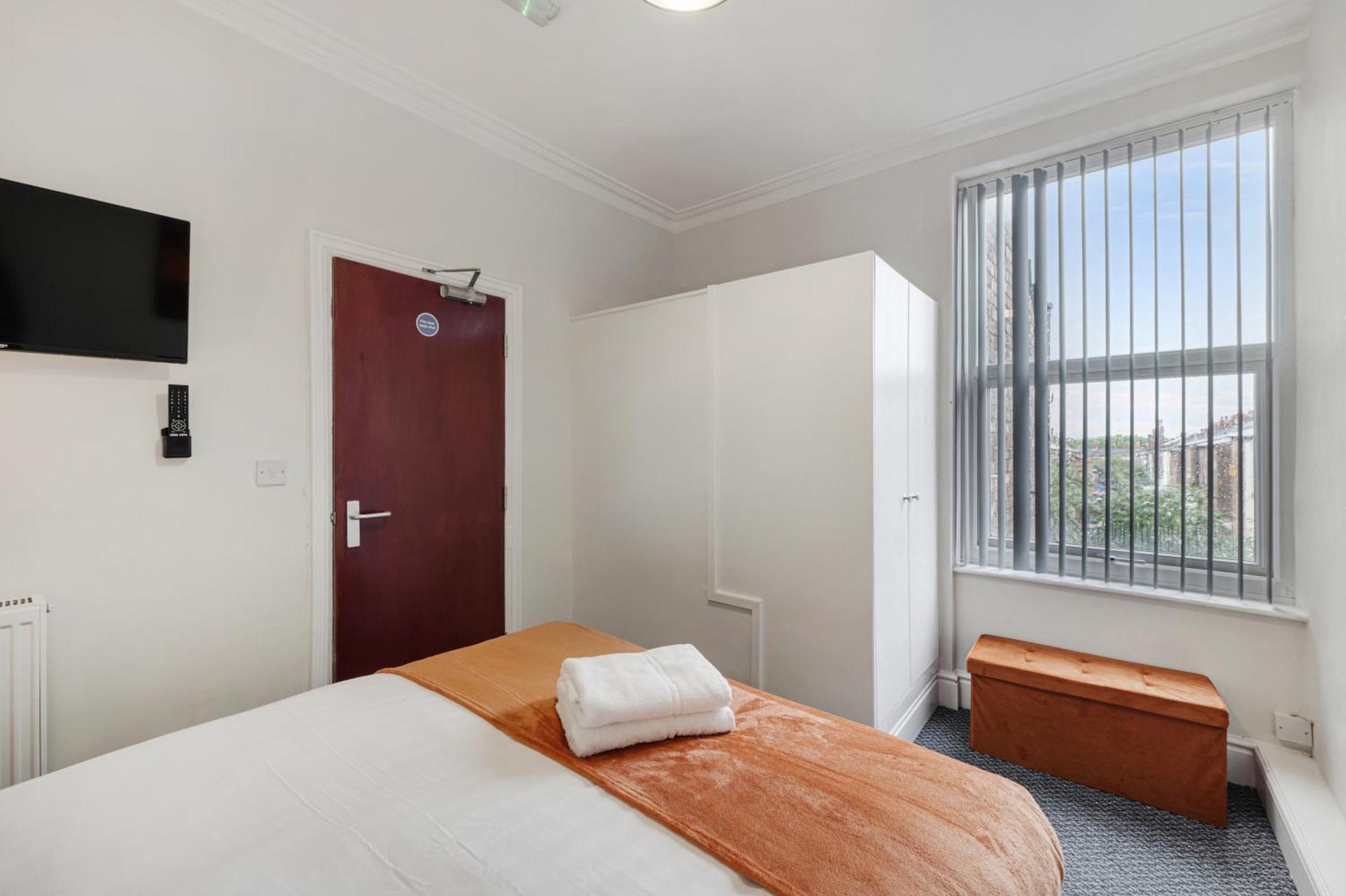 Anfield Cosy Stays - Air Host & Stay - Sleeps 14 Liverpool Bagian luar foto