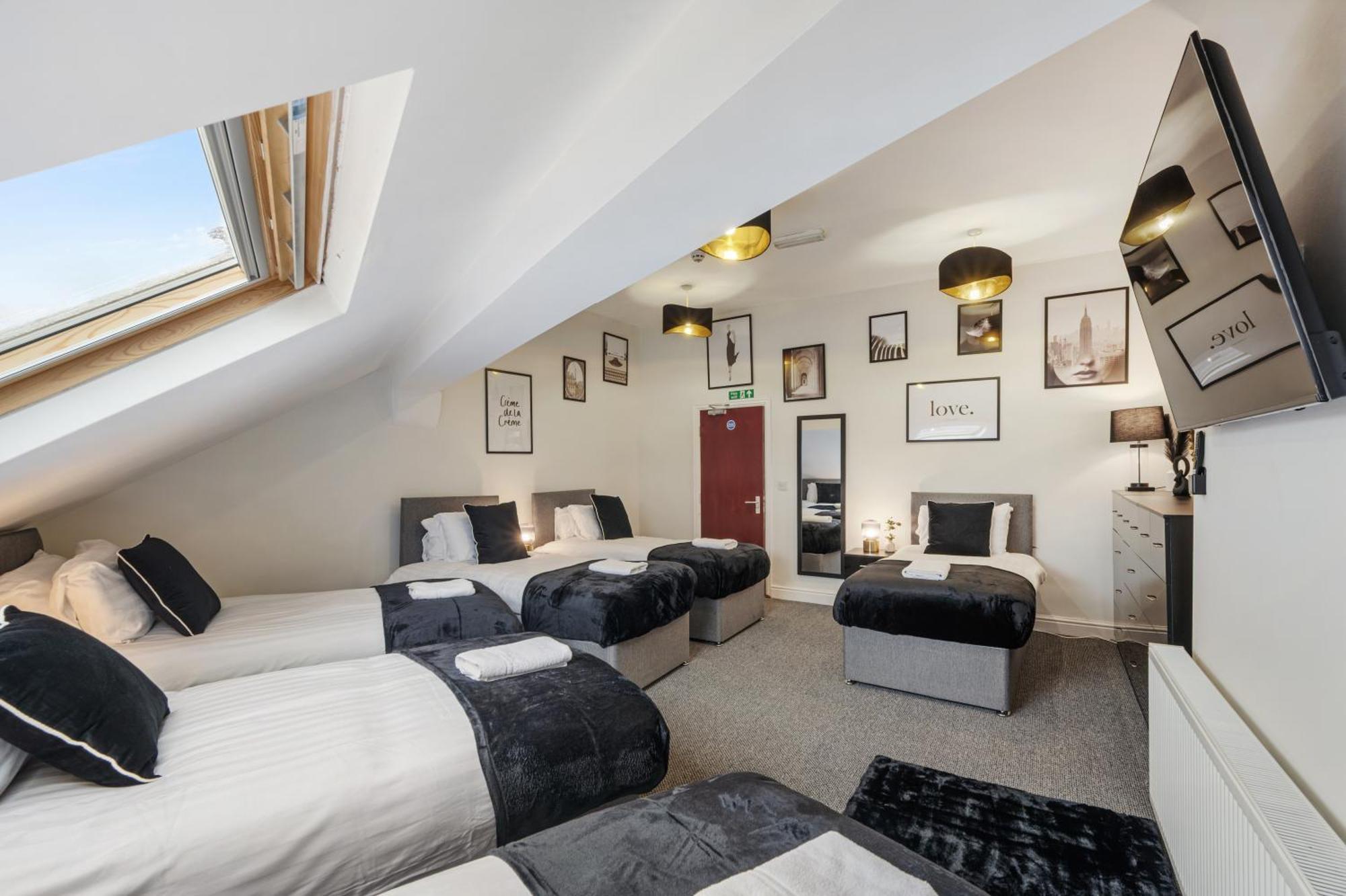 Anfield Cosy Stays - Air Host & Stay - Sleeps 14 Liverpool Bagian luar foto