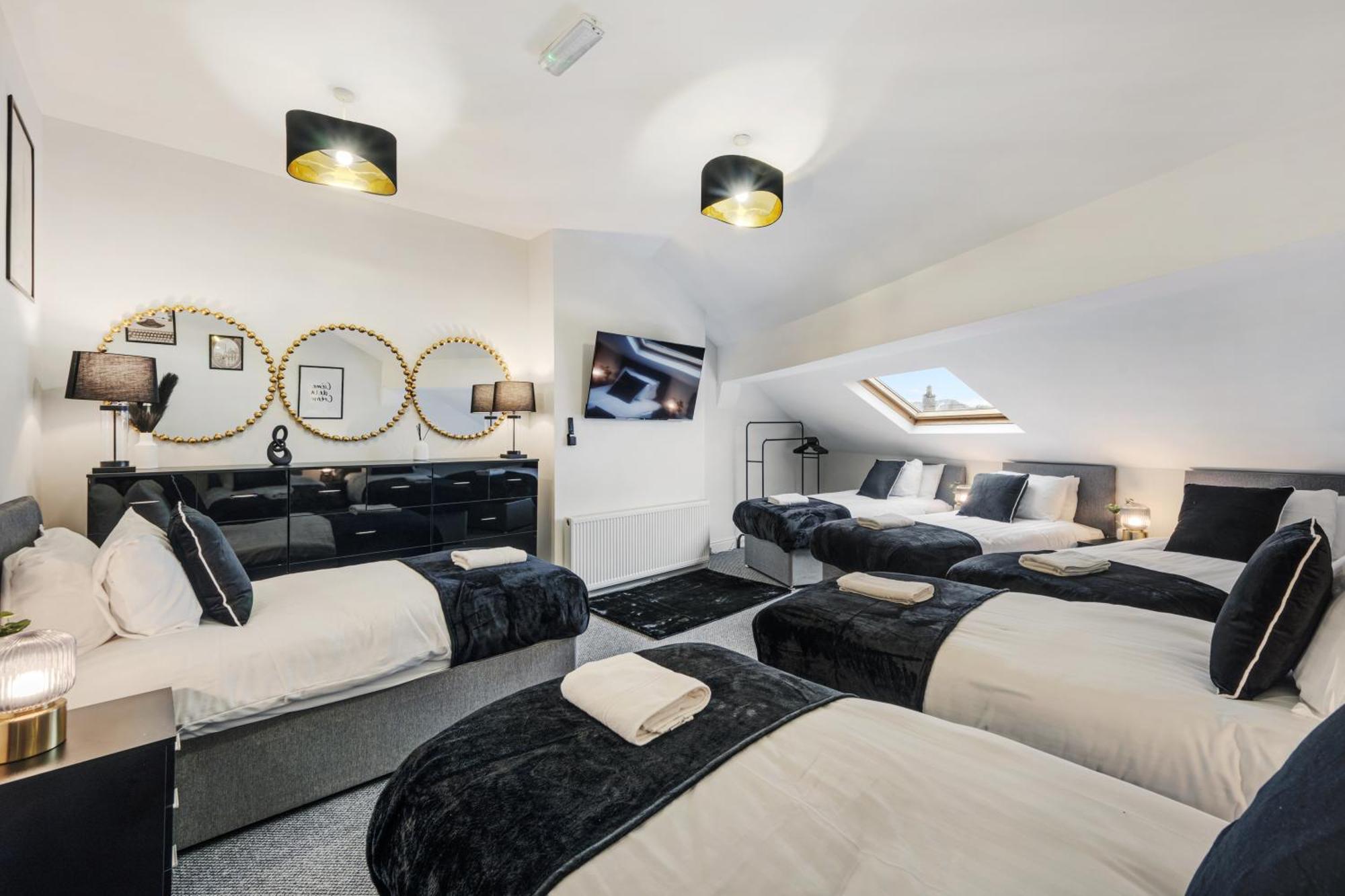 Anfield Cosy Stays - Air Host & Stay - Sleeps 14 Liverpool Bagian luar foto
