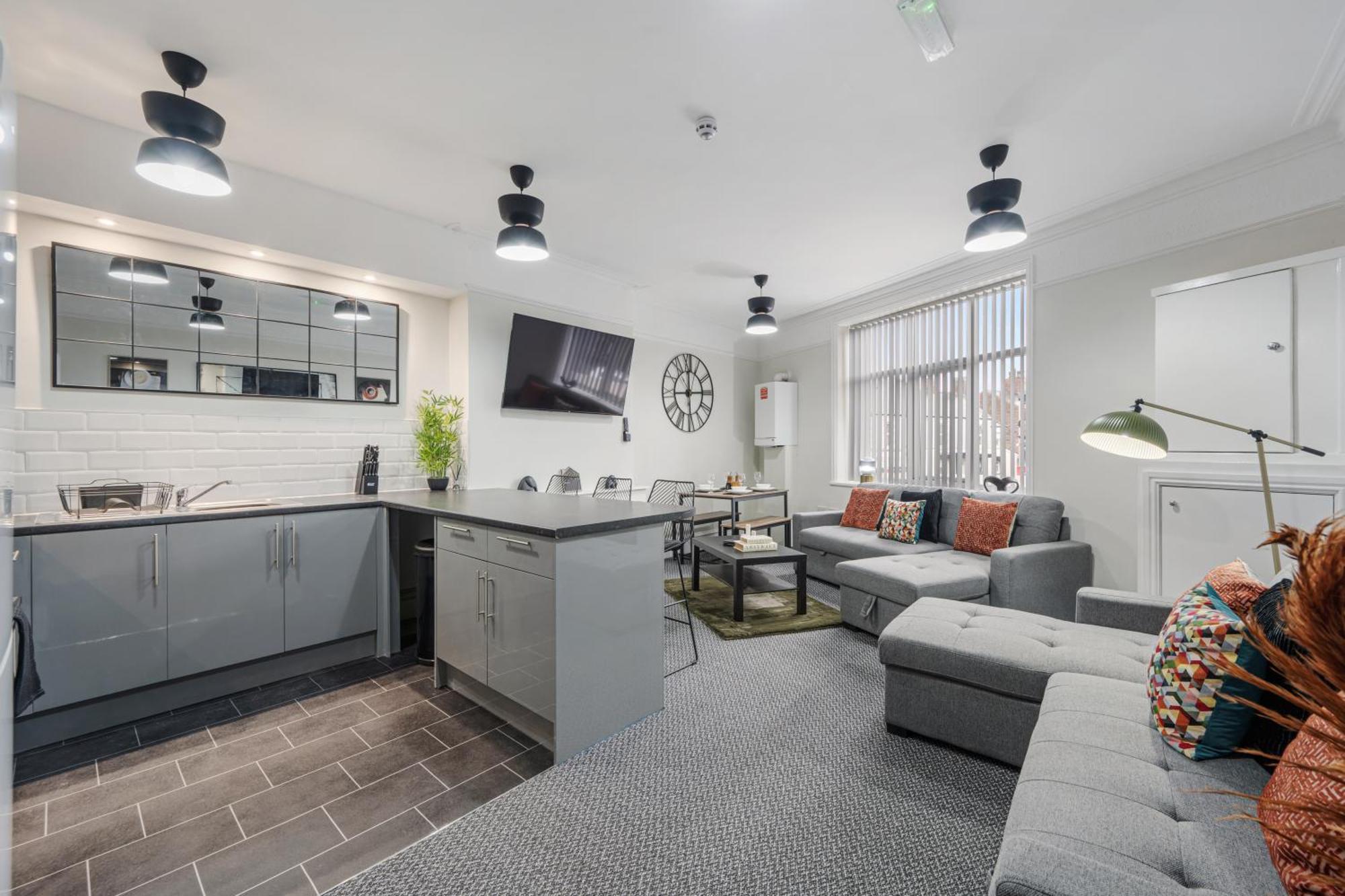 Anfield Cosy Stays - Air Host & Stay - Sleeps 14 Liverpool Bagian luar foto