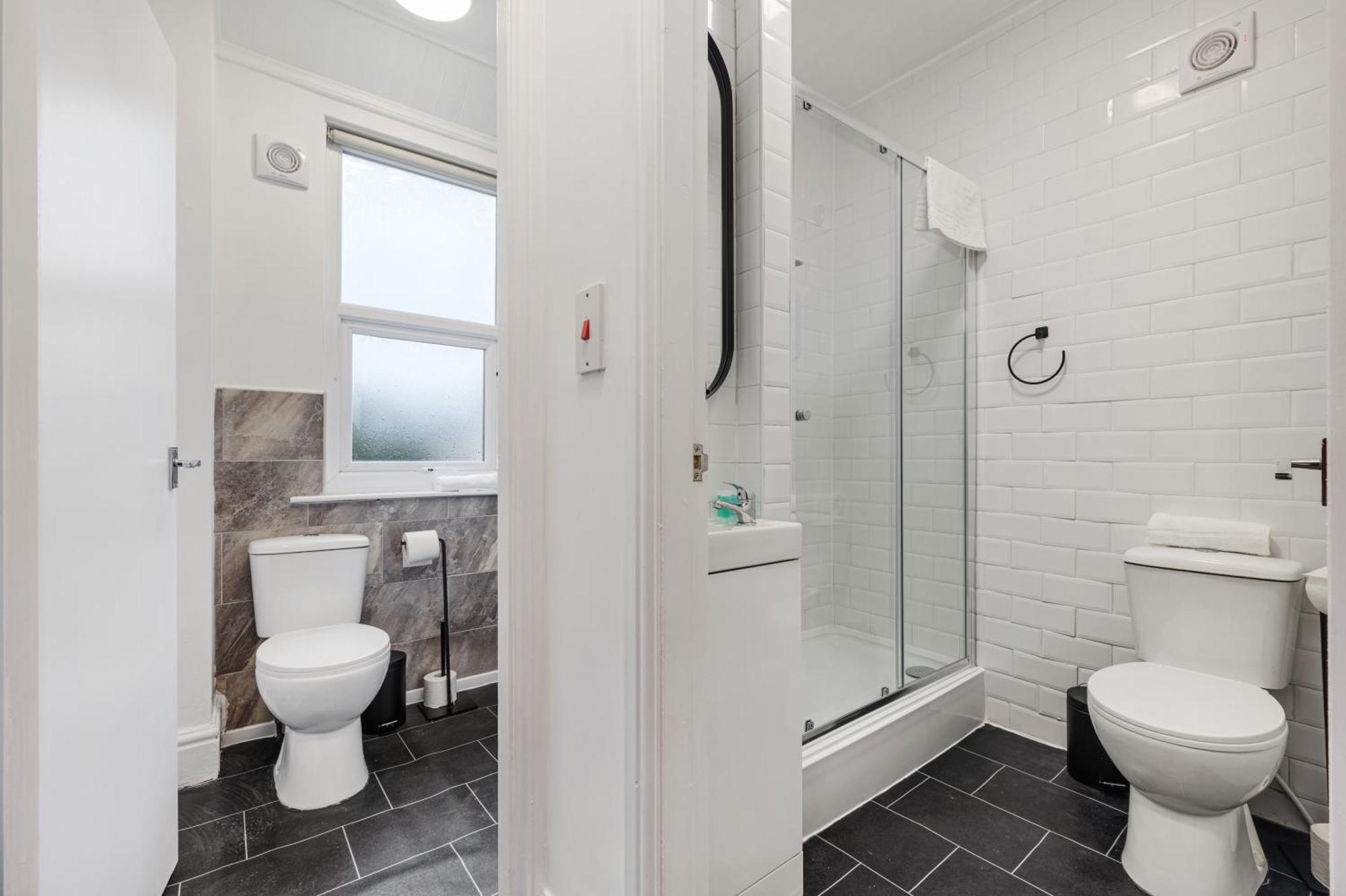 Anfield Cosy Stays - Air Host & Stay - Sleeps 14 Liverpool Bagian luar foto