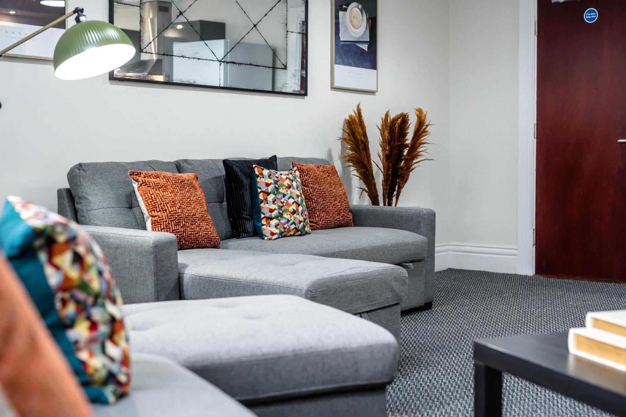 Anfield Cosy Stays - Air Host & Stay - Sleeps 14 Liverpool Bagian luar foto