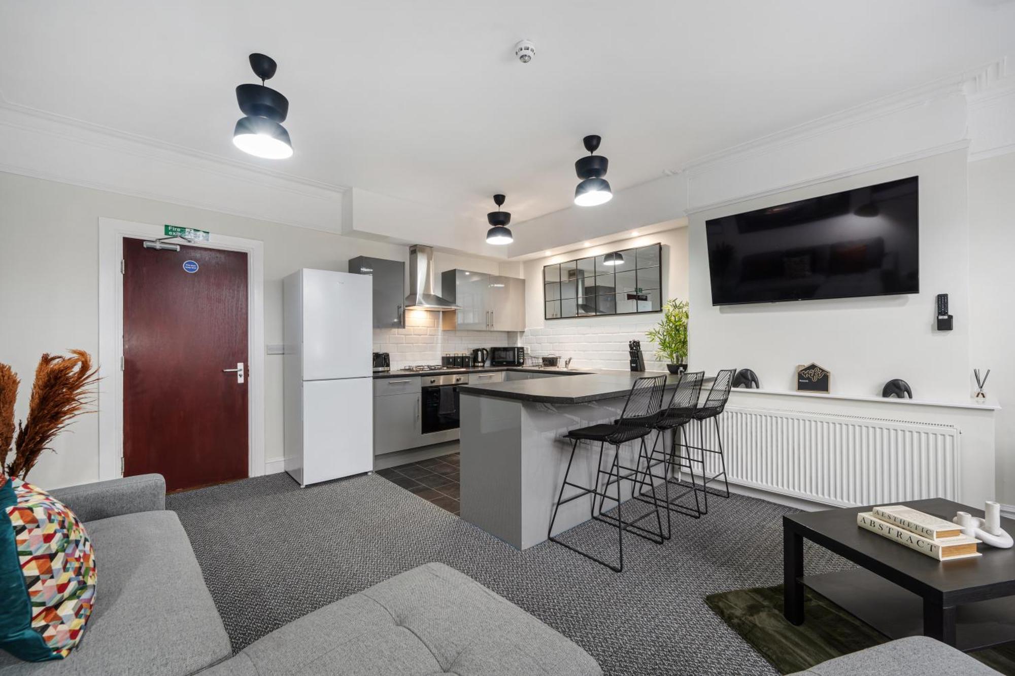 Anfield Cosy Stays - Air Host & Stay - Sleeps 14 Liverpool Bagian luar foto