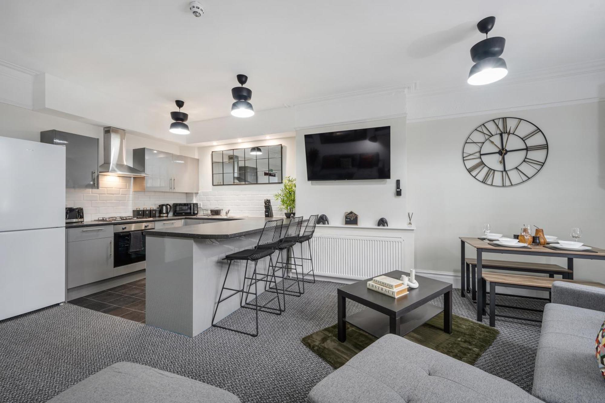 Anfield Cosy Stays - Air Host & Stay - Sleeps 14 Liverpool Bagian luar foto