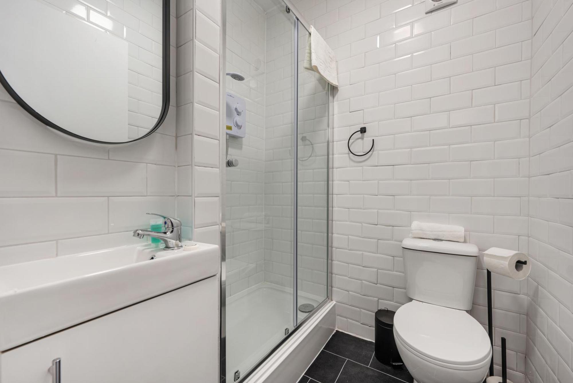 Anfield Cosy Stays - Air Host & Stay - Sleeps 14 Liverpool Bagian luar foto