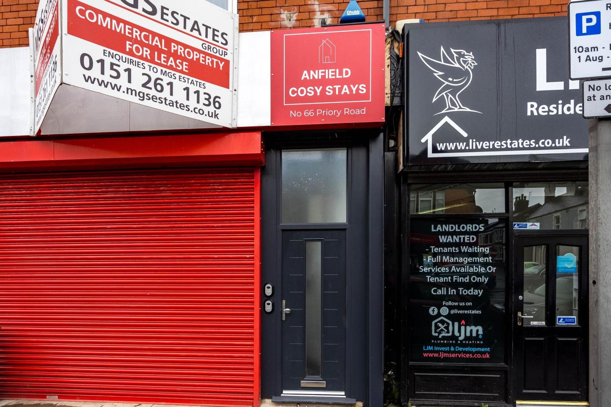 Anfield Cosy Stays - Air Host & Stay - Sleeps 14 Liverpool Bagian luar foto