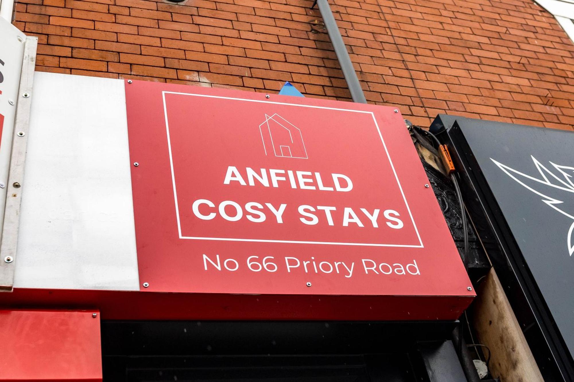 Air Host & Stay - Anfield Cosy Stays, Sleeps 14 Liverpool Bagian luar foto